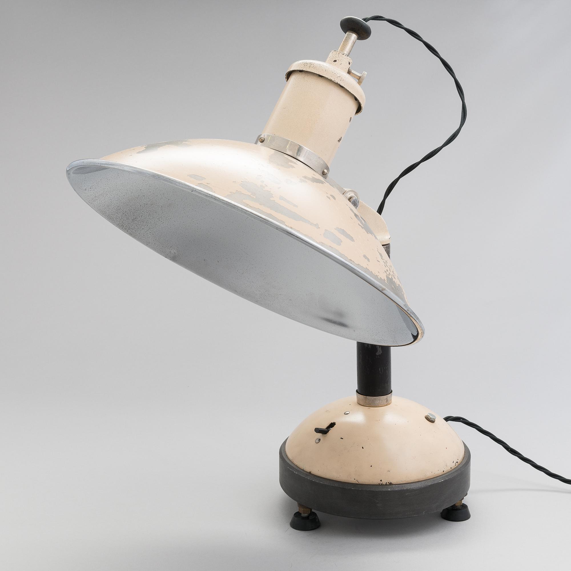 A table lamp by Osram from middle of 20th century. Bukowskis