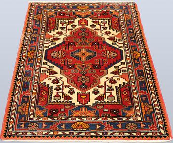 A rug, Hamadan, approx. 130 x 88 cm.