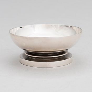 HARALD NIELSEN, "Pyramide", a sterling silver bowl, model no. 600, for Georg Jensen 1925-32.