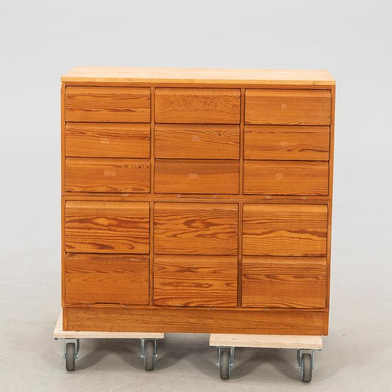 Cabinet/storage furniture, late 20th century.
