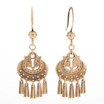 Germund Paaer, A pair of 14K gold earrings "Moon goddess". Kalevala Koru, Helsinki 2000.