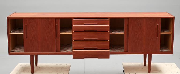 SIDEBOARD, Nils Johnsson, Troeds, Bjärnum, 1900-talets andra hälft.