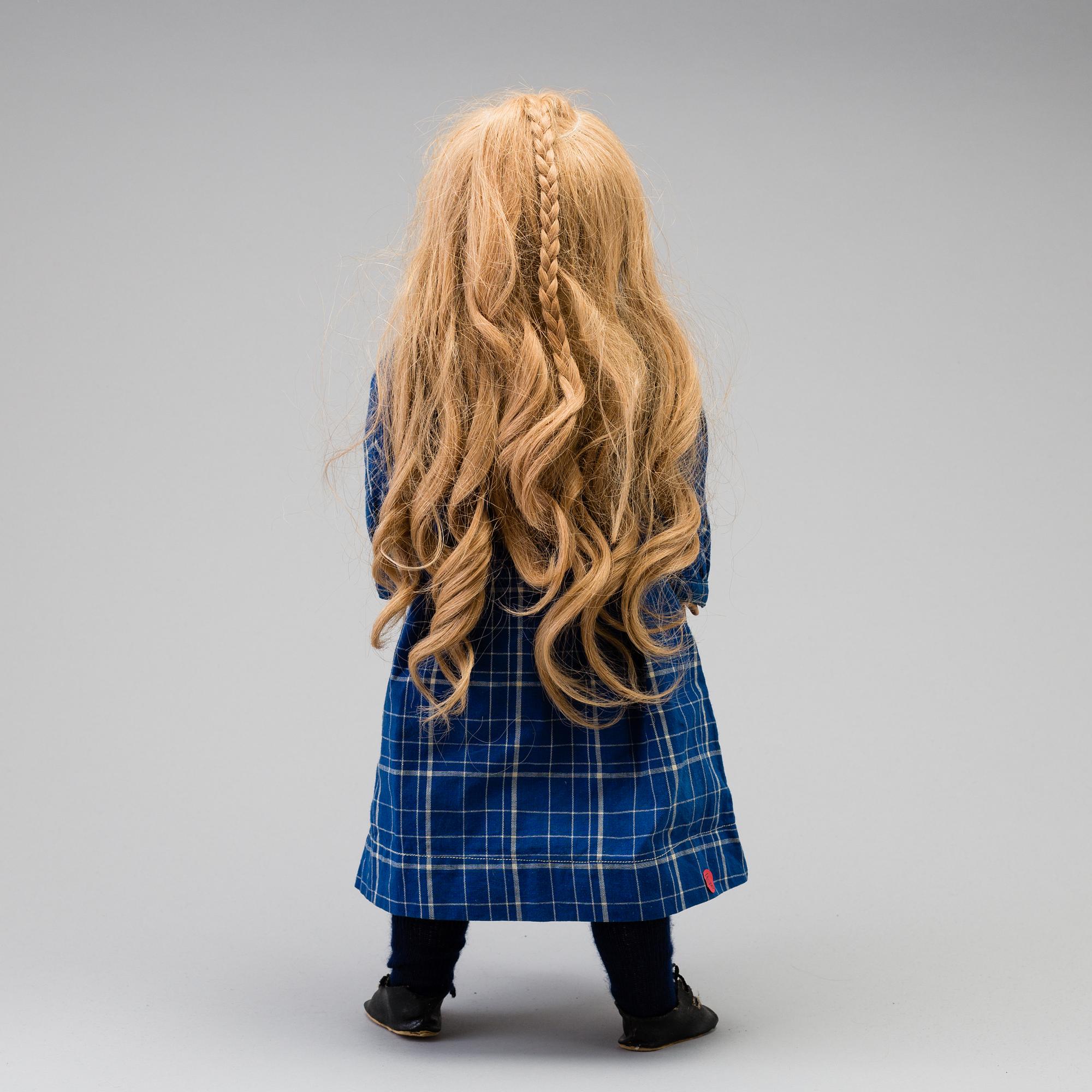 A DOLL FROM Armand Marseille MODELL NR 390. EARLY 20TH CENTURY.