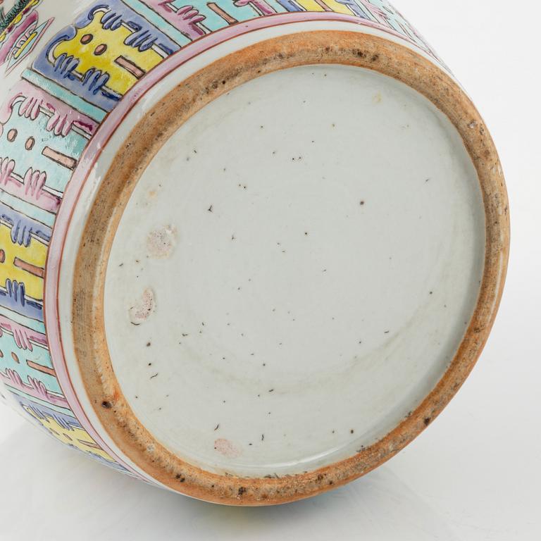A famille rose porcelain vase, Kanton, and a porcelain urn, China, end of the 19th century.