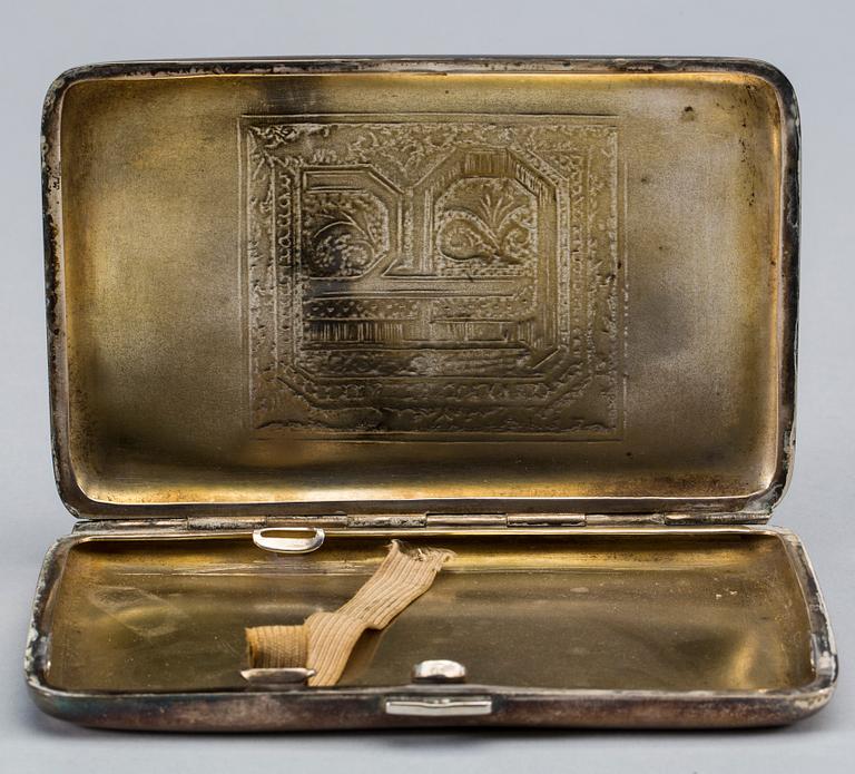 CIGARETTETUI, silver, svenska importstämplar, vikt ca 140 g.