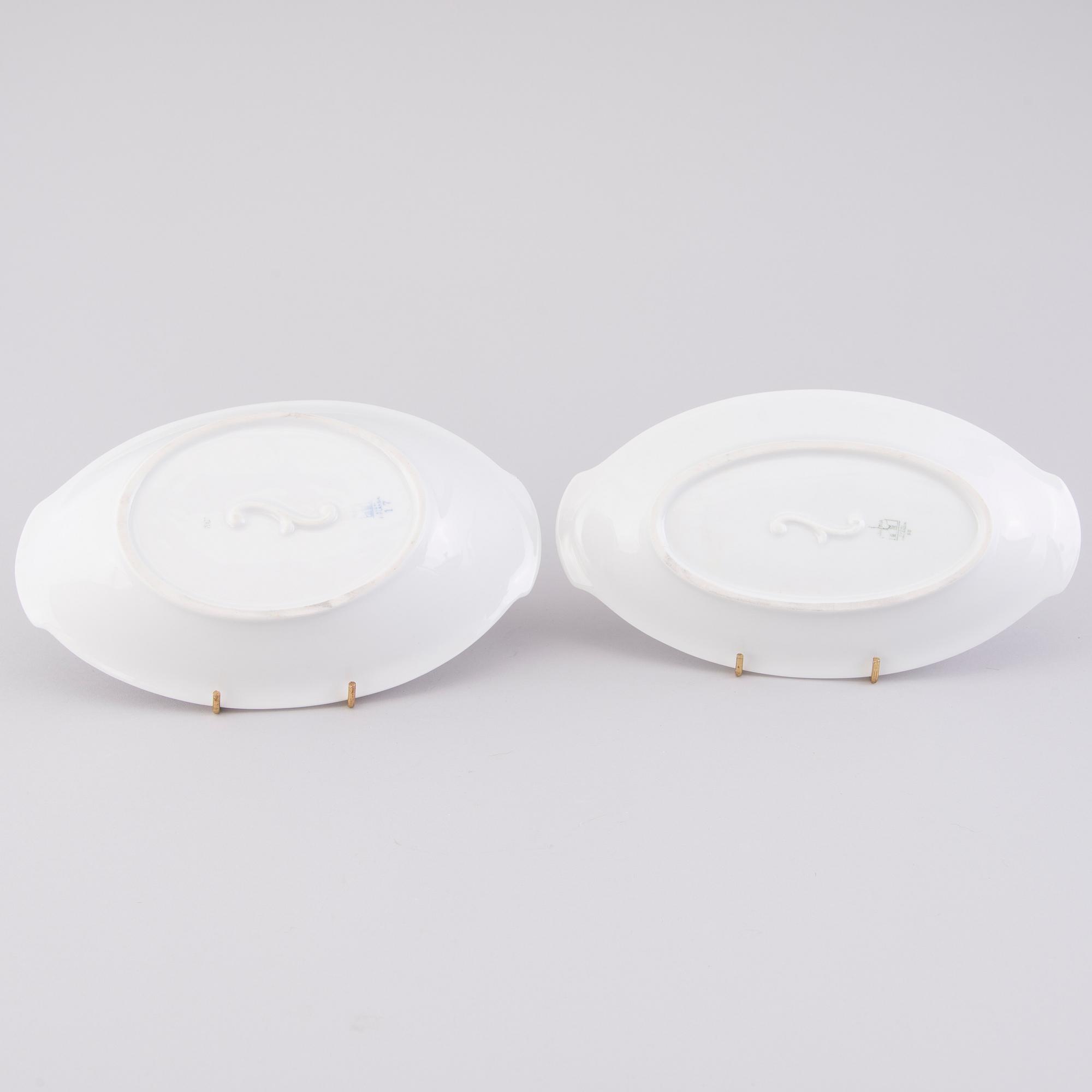 A 70-pcs set of dinnerware and for coffee, Arabia Finland 1932-1949.