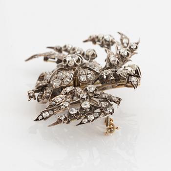 A brooch/tiara combination.