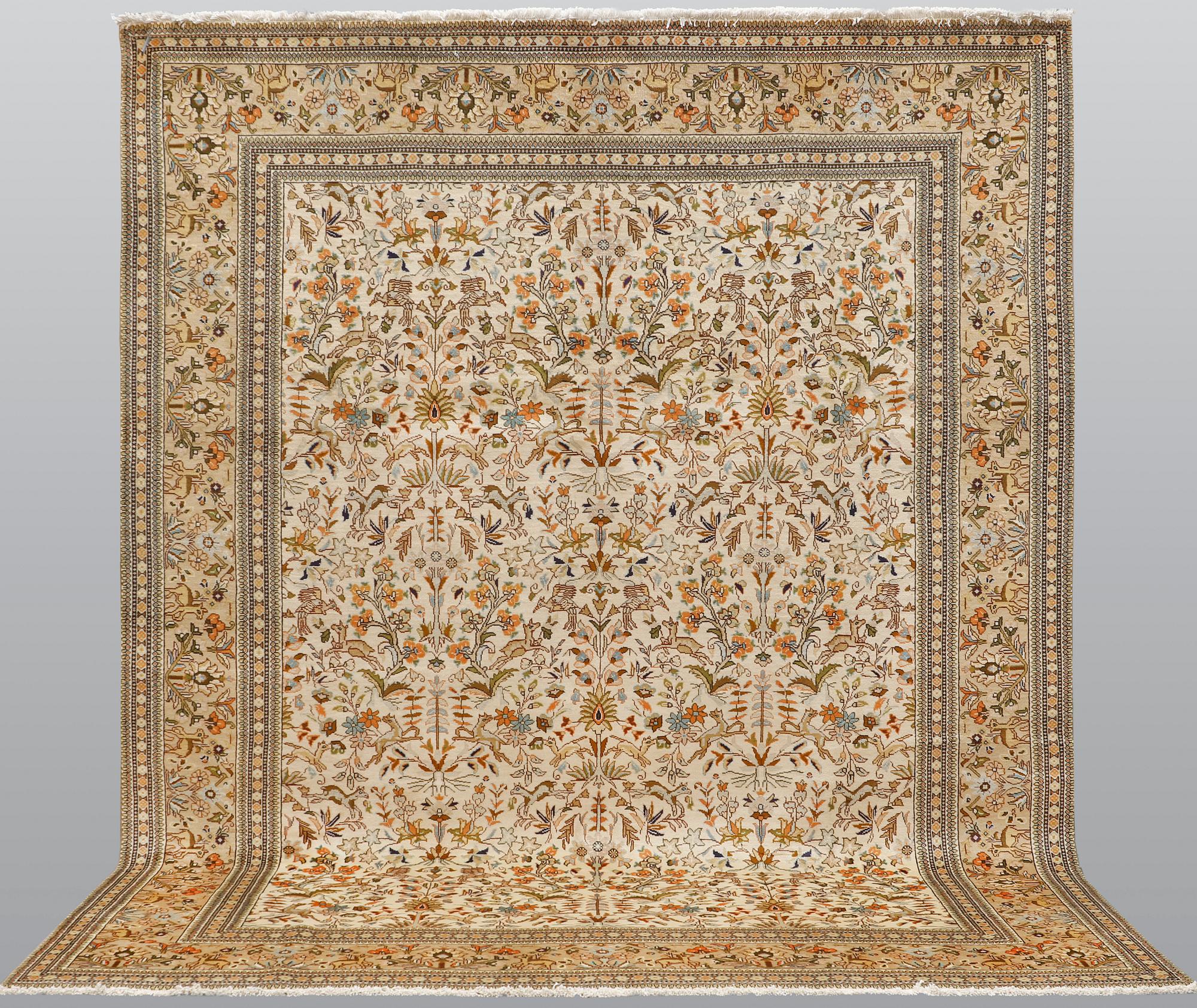 Matta, figural Täbris, s.k. Tabatabai, ca 380 x 300 cm.