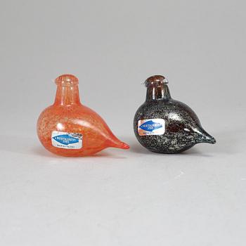 OIVA TOIKKA, glasfåglar, Red Golden-Crested Kinglet och Brown Golden-Crested Kinglet 1983, sign. O.Toikka, Nuutajärvi.