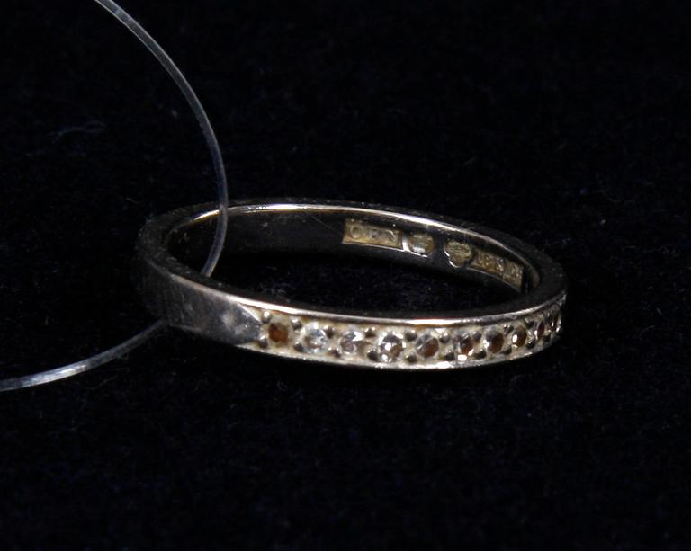 ALLIANSRING, 18K vitguld och briljanter.