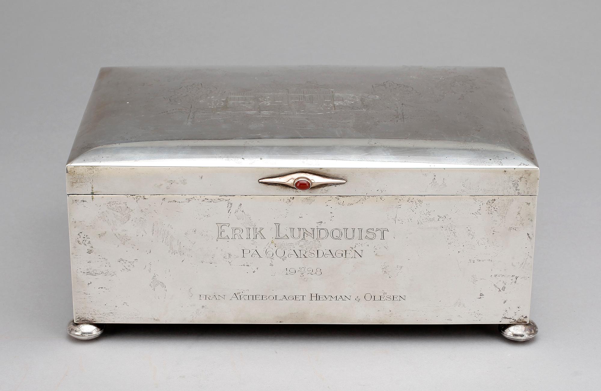 CIGGARLÅDA, silver, Juvelerare Adolf Landoff, Göteborg, troligen 1938. Tot vikt ca 3000g.