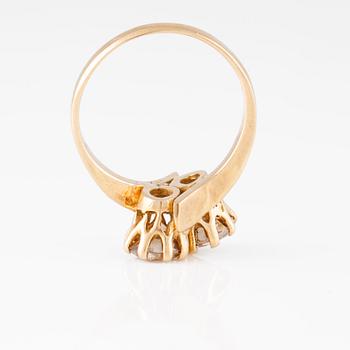 RING, 18K guld med bruna briljantslipade diamanter ca 2.00 ct. Vikt 4,8 gram.