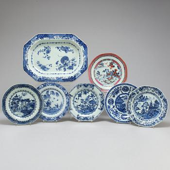 A blue and white serving dish, with six blue and white and famille rose plates, Qing dynasty, Qianlong (1736-95).