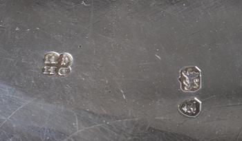 SKÅL MED HÄNKLAR, silver, England, 1800-tal.