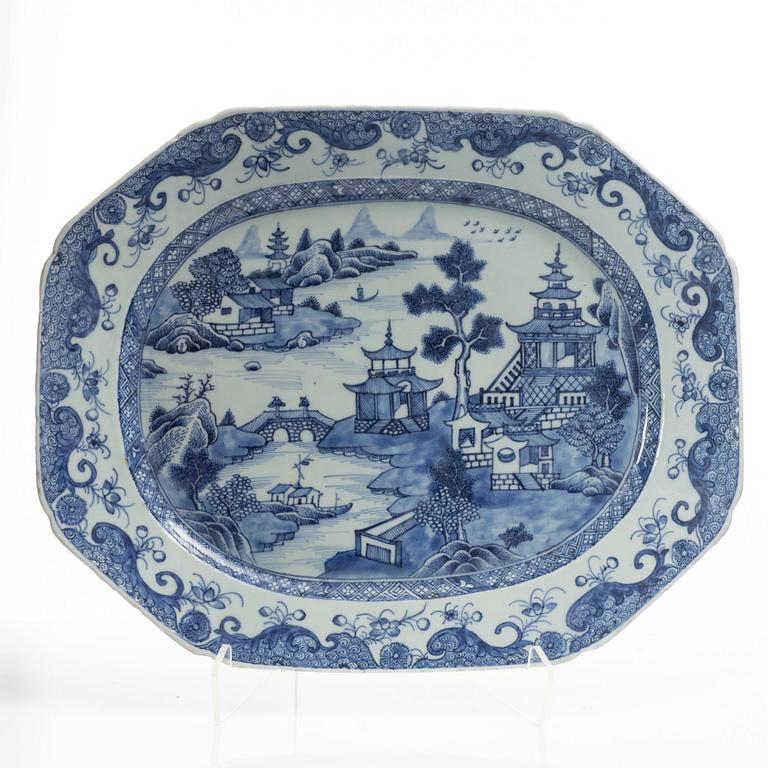 Two Chinese blue and white export porcelain dishes, Qing dynasty, Qianlong (1736-95).