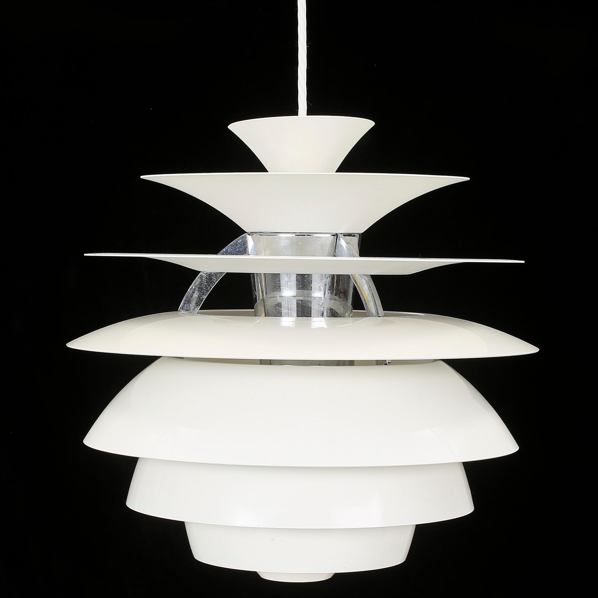 TAKLAMPA,"PH Snowball / Snöbollen", Poul Henningsen, Danmark, 1900-talets andra hälft. Höjd 40 cm.