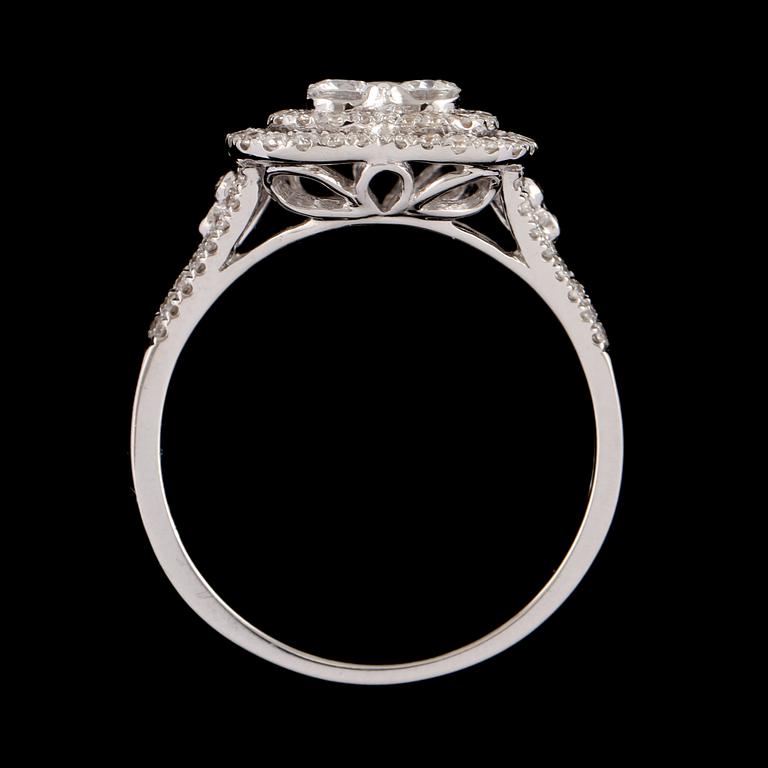 RING, 18k vitguld med briljantslipade diamanter, totalt 0.61 ct. Vikt 3 g.