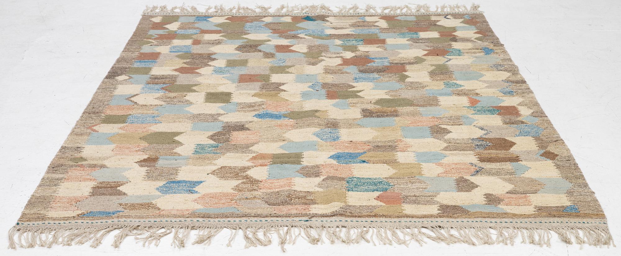 A Kelim carpet, 239 x 182 cm.