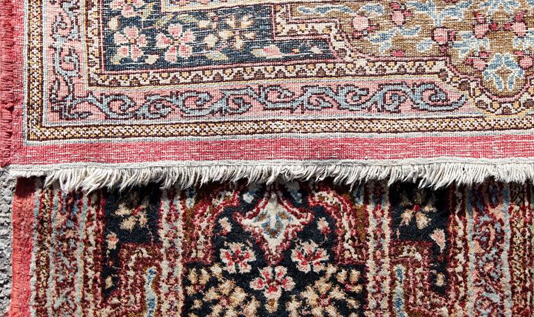 MATTA, orientalisk. Ca 365 x 265.