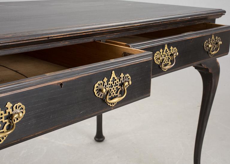 SKRIVBORD, George III-stil, 1900-talets första hälft, signerat.