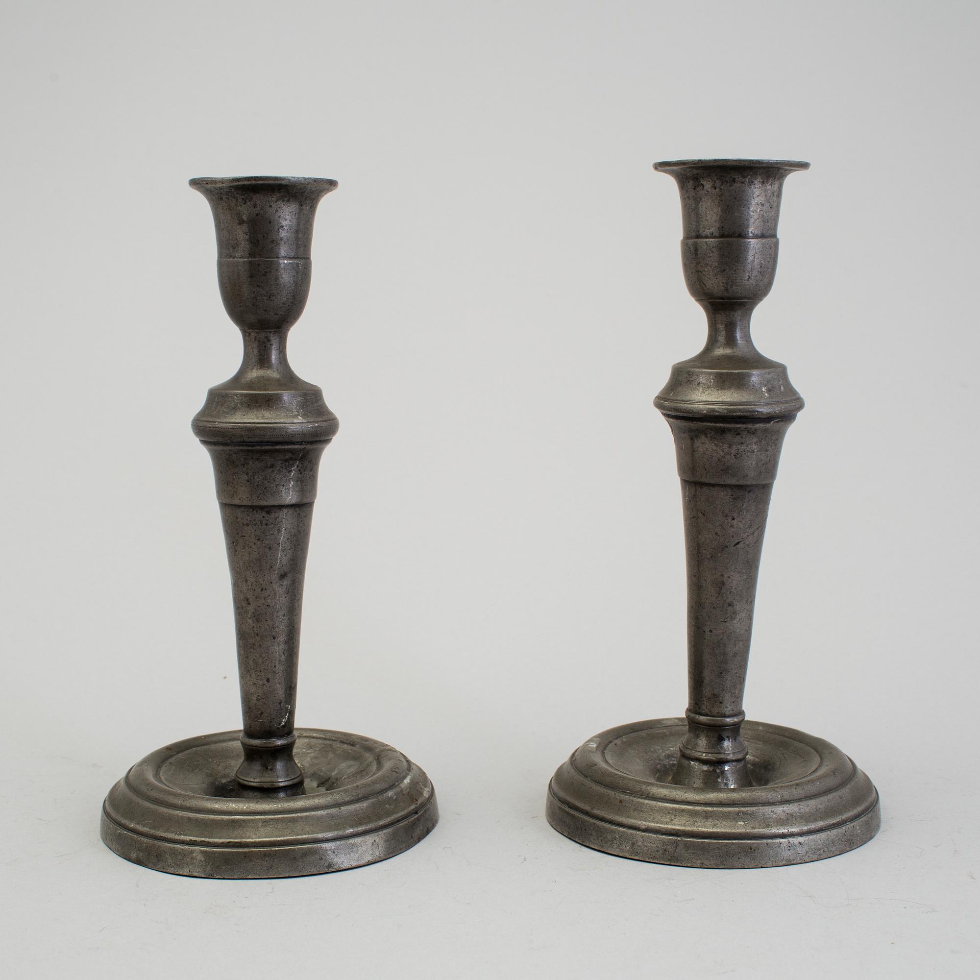 LJUSSTAKAR, ett par, tenn, sent 1700-tal.