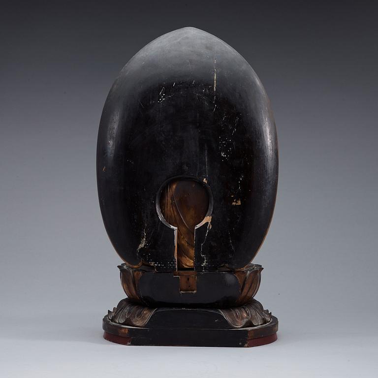 A Japanese wood and lacquer figure of buddha, Meiji (1868-1912).