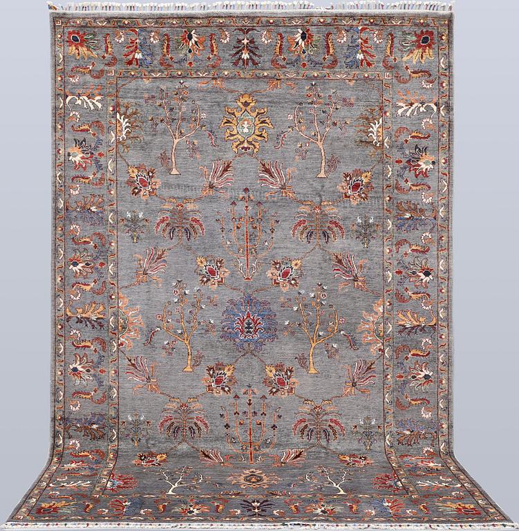 A Ziegler design carpet, approx. 318 x 202 cm.