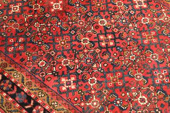 A Hamadan runner, approx. 425 x 108 cm.