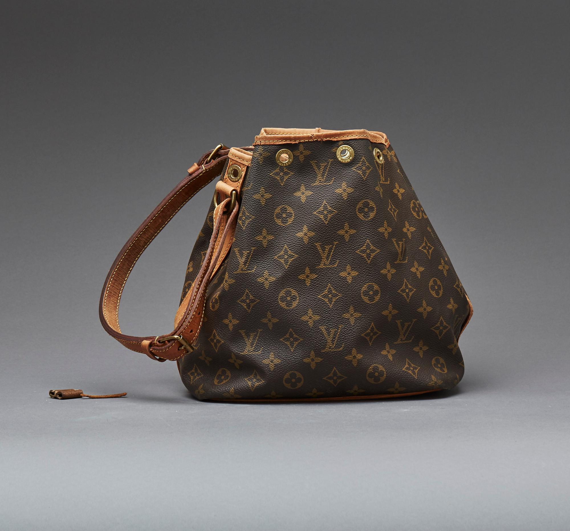 VÄSKA, "Petit Noé", Louis Vuitton.