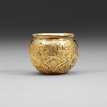 385. A German late 16th century/early 17th century silver-gilt tumbler, Lorenz Ott, Nürnberg (1587-1632).