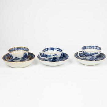 Seven pieces of blue and white Chinese porcelain, Qing Dynasty, Qianlong and Kangxi and a Transition dish, 17th Century.