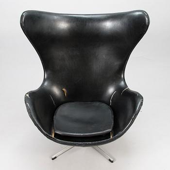 ARNE JACOBSEN, A 1960s arm chair "Egg chair" designed for Fritz Hansen, Denmark.