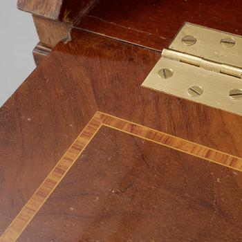 SEKRETÄR, gustaviansk stil, omkring 1900-talets mitt.