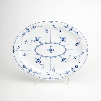 A Musselmalet 25 pcs porcelain service Royal Copenhagen Denmark 1870-1984.