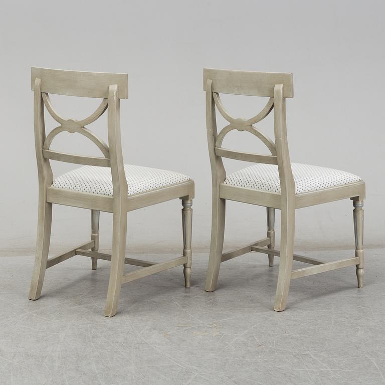 A dining table and six chairs, Gustavian style, second half of the 20th century. One leaf included.