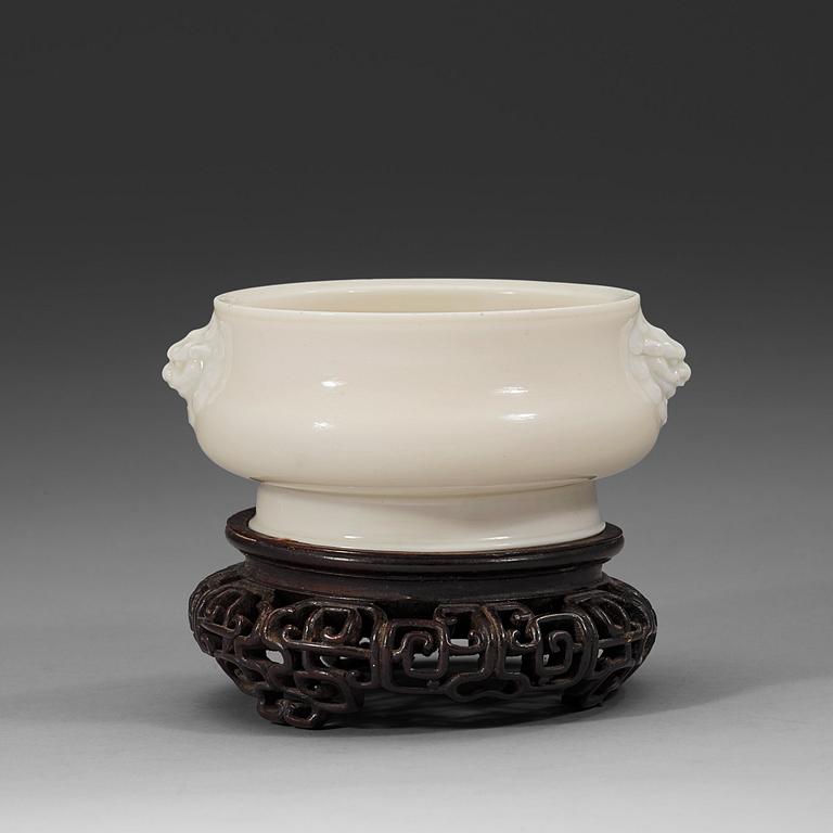 A blanc de chine censor, Qing dynasty, with Chenghuas six characters mark.