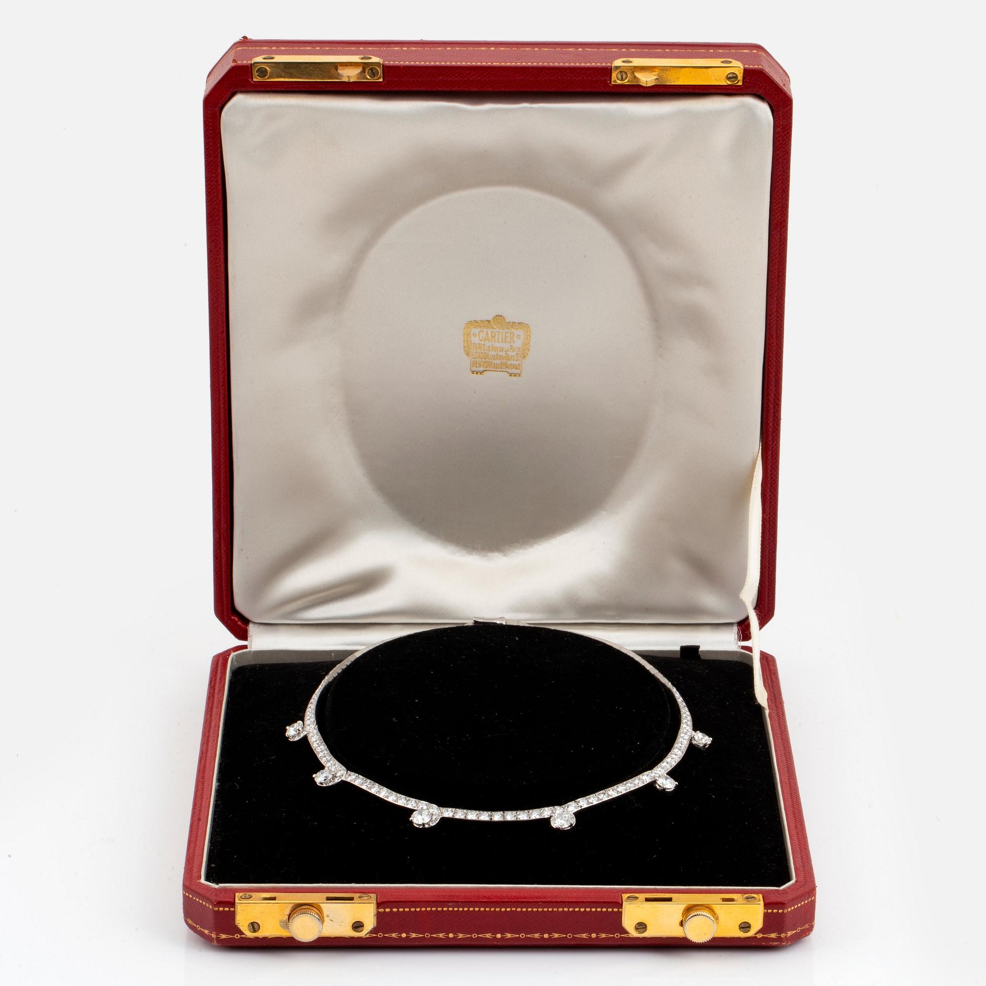 A Cartier necklace in platinum and 18K gold set with round brilliant-cut diamonds.