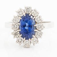 Ring, cameo model 18K white gold with sapphire and brilliant-cut diamonds.