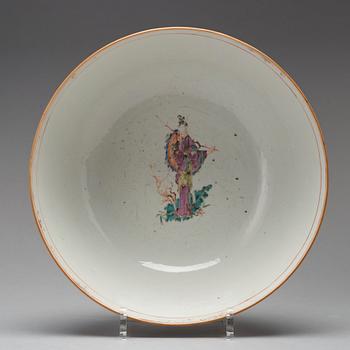 A famille rose punch bowl, Qing dynasty, Qianlong (1736-95).
