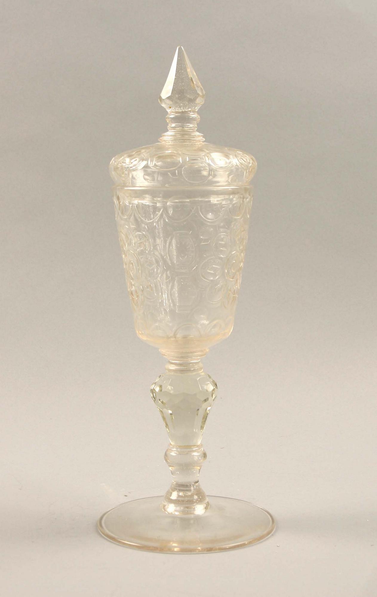 POKAL MED LOCK, glas, troligen Böhmen 1700-tal.