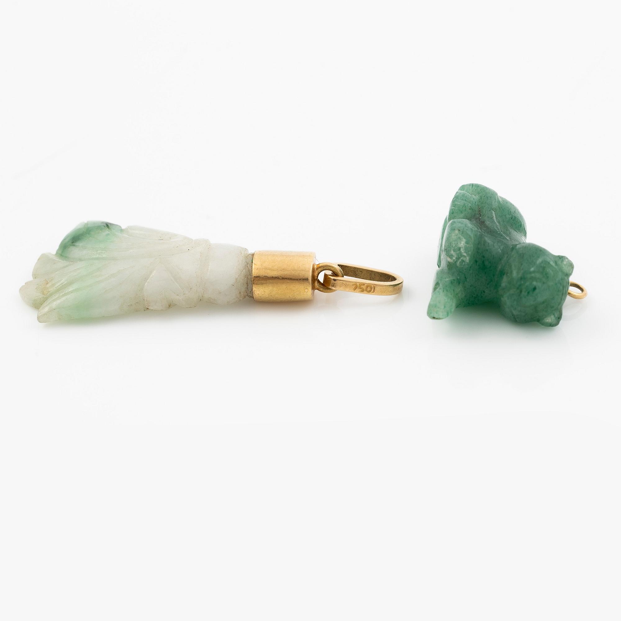 Pendants, 2 pcs, 18K gold and gilt metal with aventurine quartz and possibly jade.