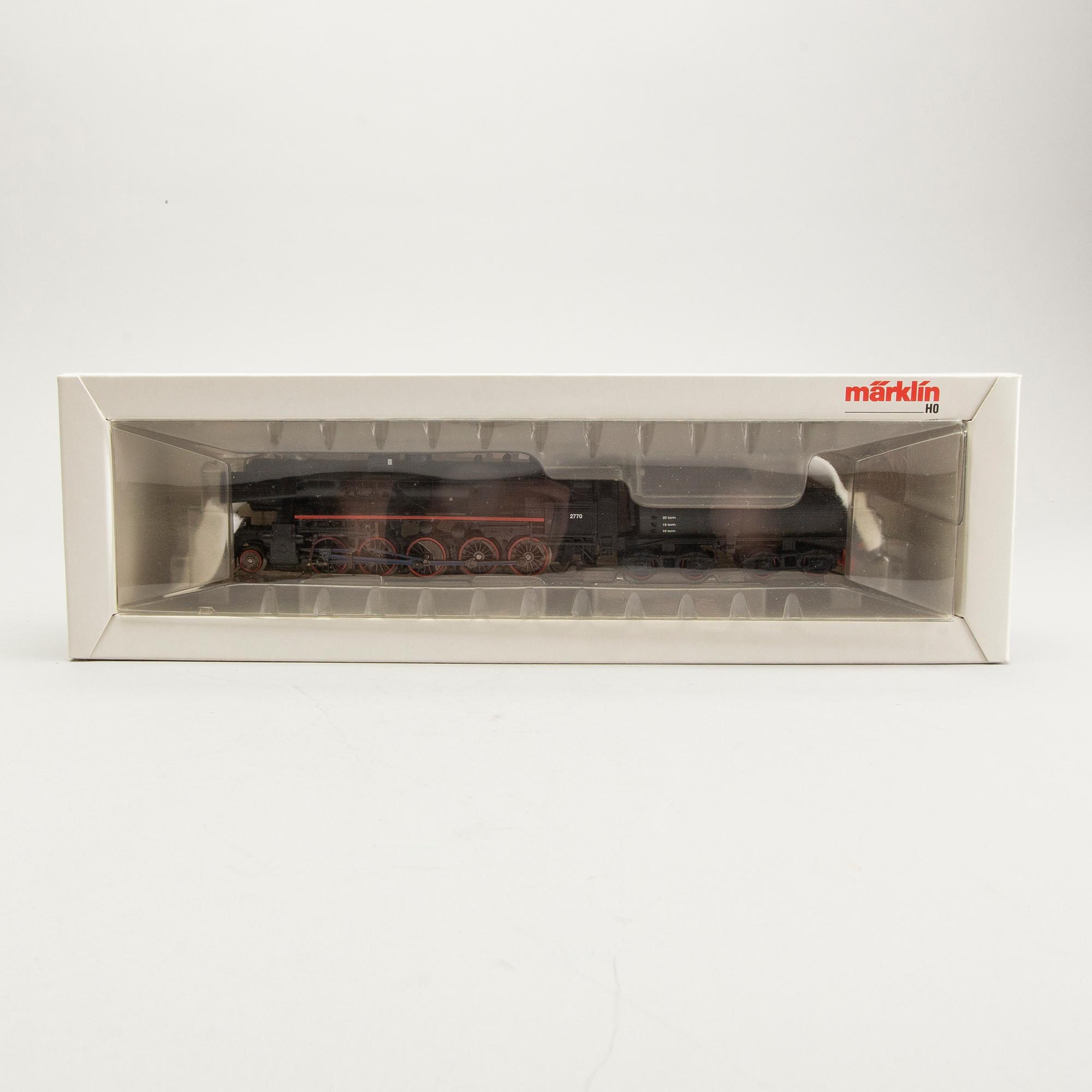 A Märklin H0 steam locomotive.