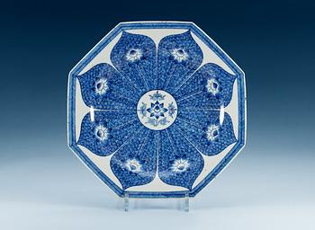 1688. A blue and white dish, Qing dynasty, Kangxi (1662-1722).