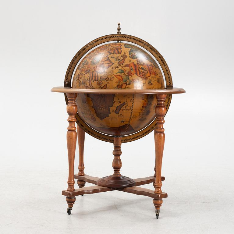 Barskåp, i form av jordglob, 1900-talets slut.