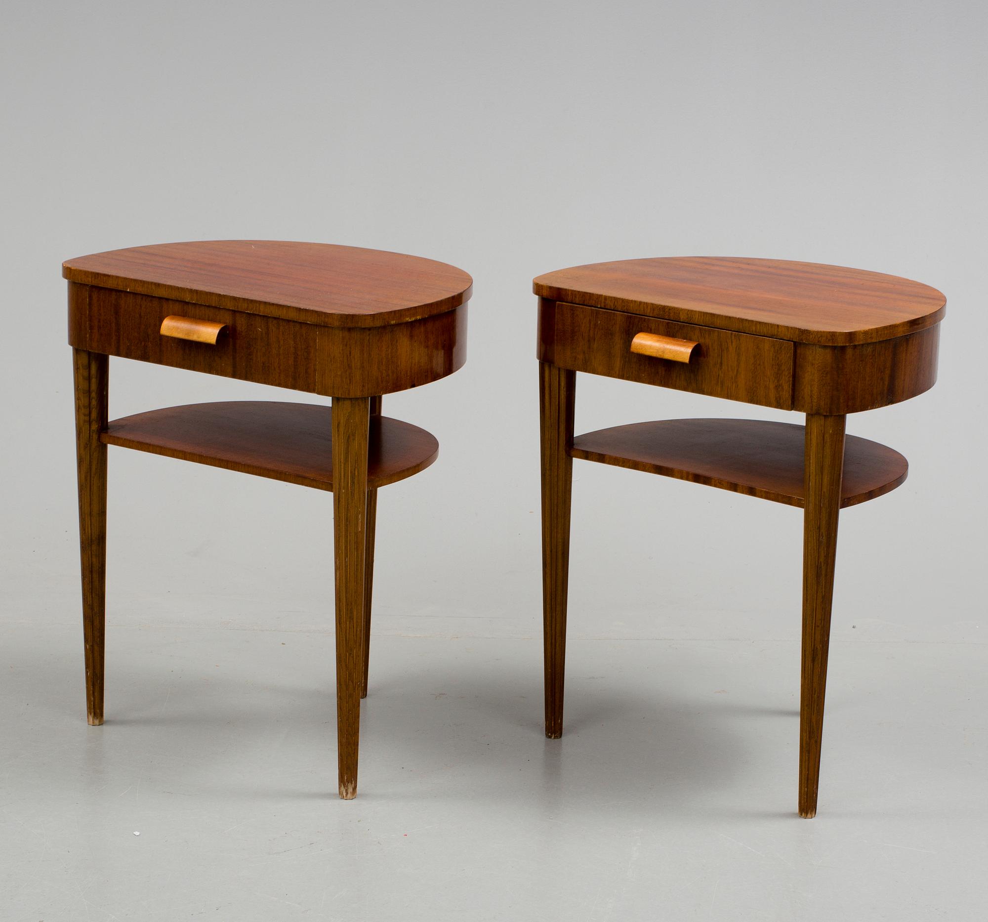 SÄNGBORD, ett par, 1930/40-tal.