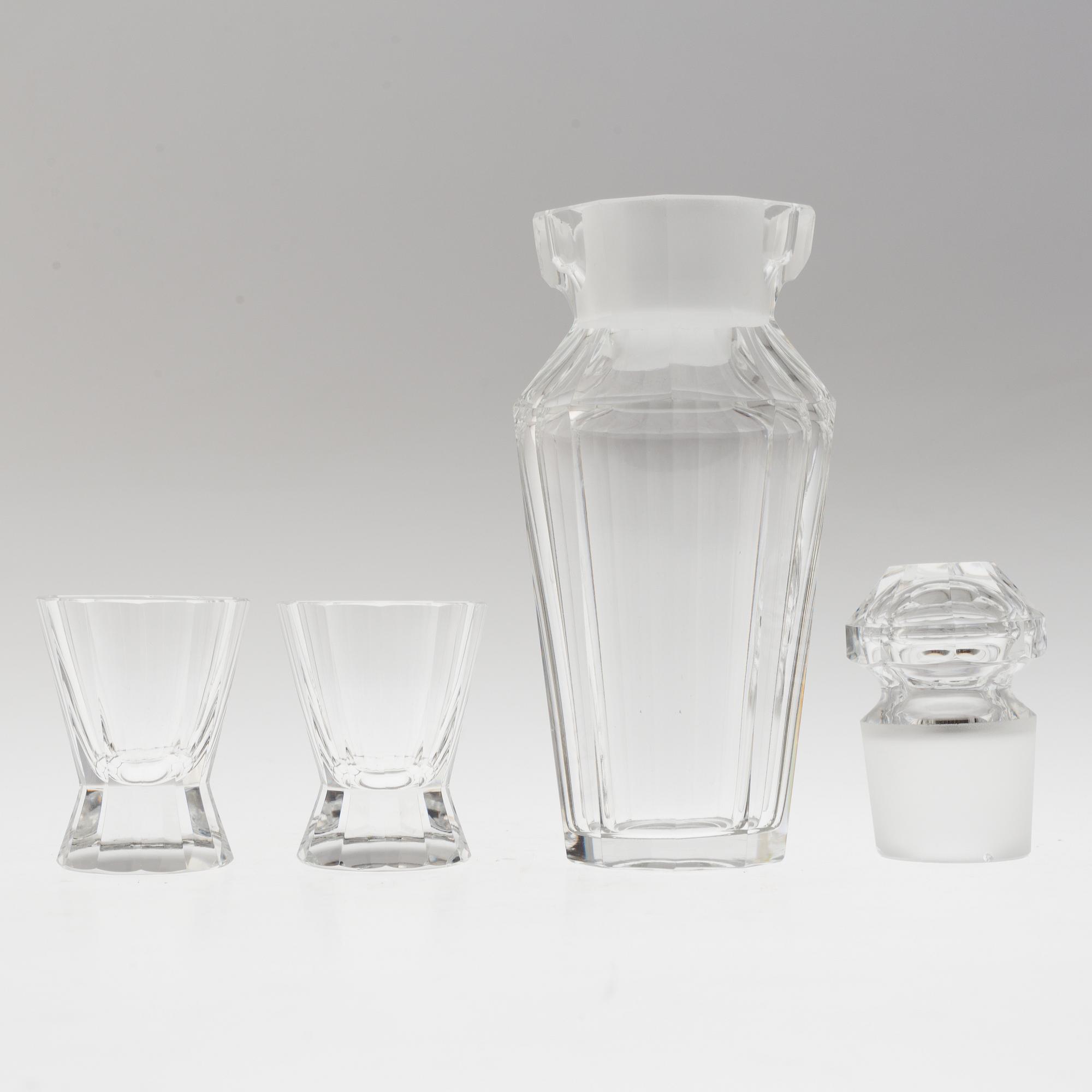 A set of twelve glasses and a cocktailshaker by Elis Berg, Kosta.