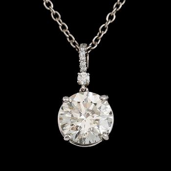 HÄNGE MED KEDJA, solitär briljantslipad diamant 3.30 ct samt mindre briljanter tot ca 0.07 ct.