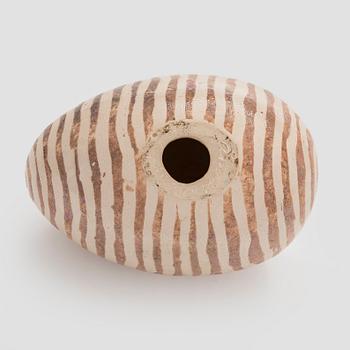 Åsa Hellman, koristemuna, keramiikkaa, signeerattu.