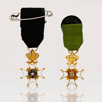 MINIATYRMEDALJER, 2 st, guld och emalj, Kungliga Nordstjärneorden resp Kungliga Vasaorden.