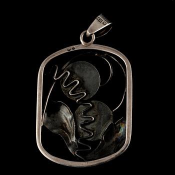 HÄNGE, silver och glas, Gussi, Malmö, 1950. Vikt 13 g.